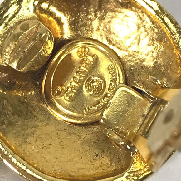 CHANEL Vintage Gold Earrings - Picture 6 of 13